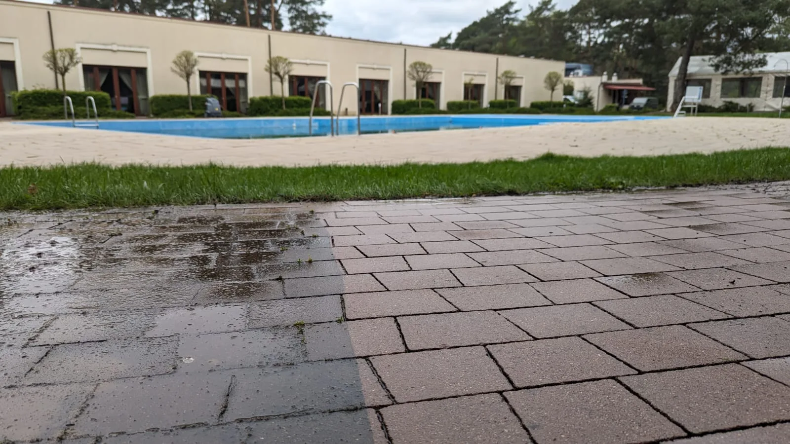 Mycie kostki w parku biznesowym LAS WODA