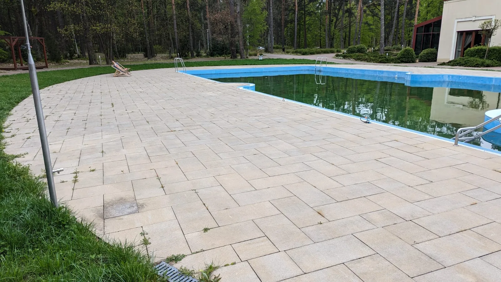 Mycie kostki w parku biznesowym LAS WODA