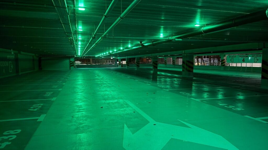 wielopoziomowy parking samochodowy NIK
